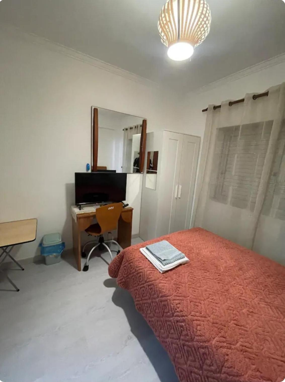 Апартаменты Quarto Calmo E Acolhedor Алмада Экстерьер фото