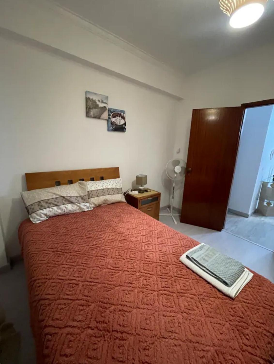 Апартаменты Quarto Calmo E Acolhedor Алмада Экстерьер фото